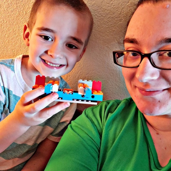 Meet your Posher, Amanda - Picture 2 of 2